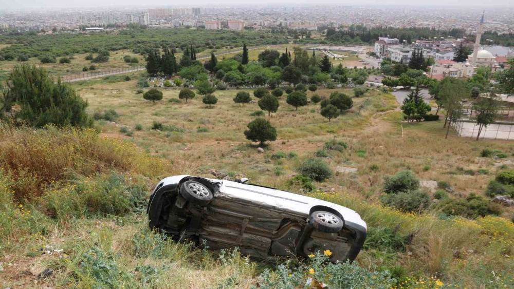 Kontrolden çıkan otomobil uçuruma yuvarlandı: 1 yaralı
