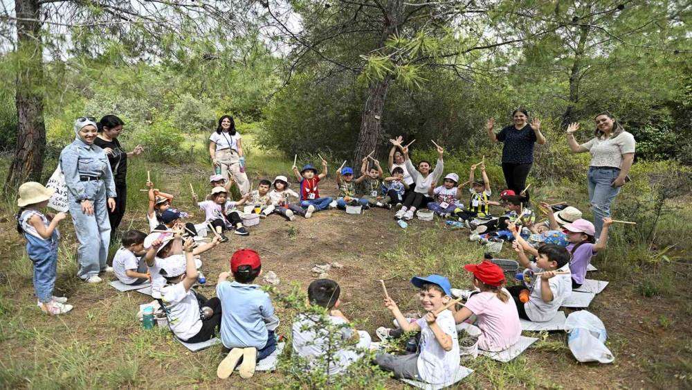 Muratpaşa Belediyesi, çocukları doğayla tanıştırdı
